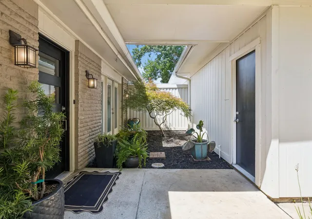 Photo 2 of Single family home for sale at 11333 Park Central Pl, Dallas, TX 75230 | MLS# 21371260 | Listing updated on 2026-09-14