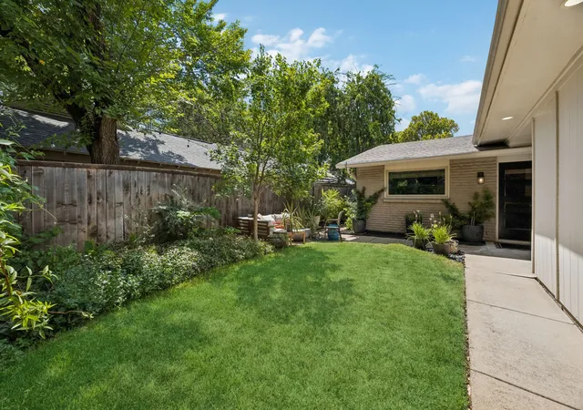 Photo 4 of Single family home for sale at 11333 Park Central Pl, Dallas, TX 75230 | MLS# 21371260 | Listing updated on 2026-09-14