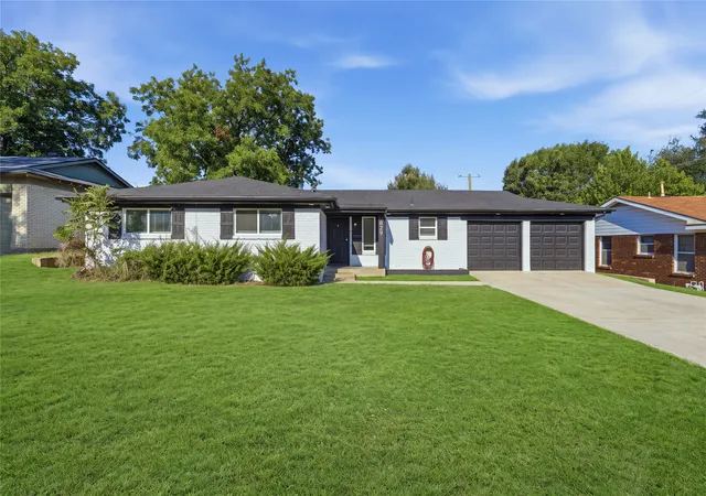 Photo 1 of Single family home for sale at 829 Lee Dr, Bedford, TX 76022 | MLS# 21373645 | Listing updated on 2026-09-27