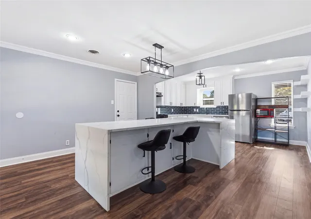 Photo 3 of Single family home for sale at 829 Lee Dr, Bedford, TX 76022 | MLS# 21373645 | Listing updated on 2026-09-27