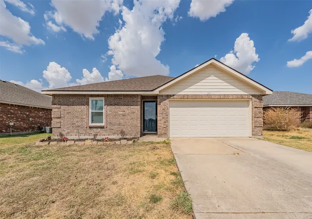 Photo 1 of Single family home for sale at 135 Ringneck Dr, Sanger, TX 76266 | MLS# 21377275 | Listing updated on 2026-10-03