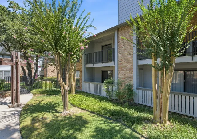 Listing Photo 4 - Condo for sale in building located at 15151 Berry Trl, Dallas, TX 75248 - Unit #910