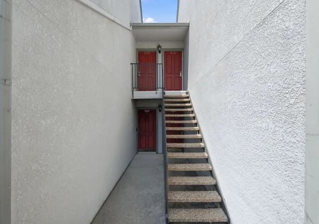 Listing Photo 5 - Condo for sale in building located at 15151 Berry Trl, Dallas, TX 75248 - Unit #910