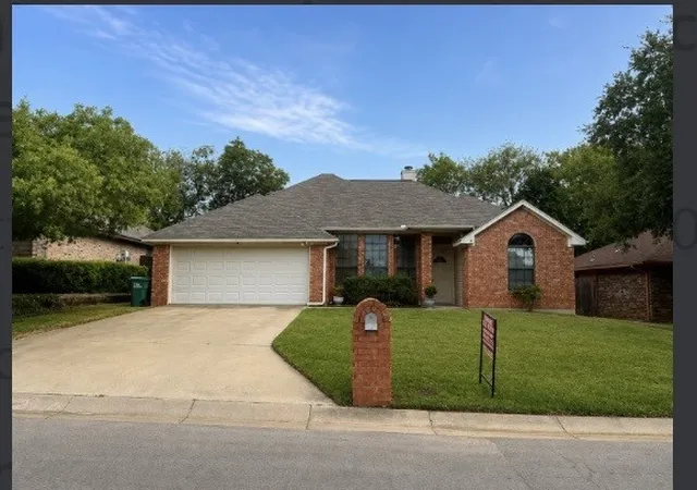 Photo 1 of Single family home for sale at 1109 Brittany Dr, Denton, TX 76209 | MLS# 21382529 | Listing updated on 2026-09-11