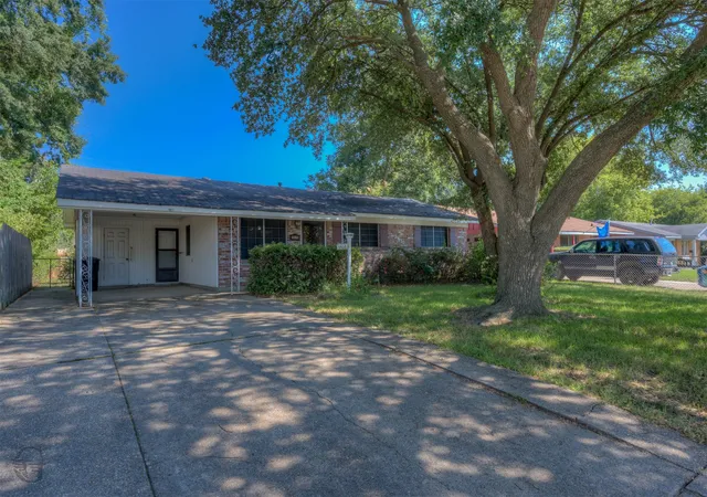 Photo 2 of Single family home for sale at 3510 Valley View Dr, Shreveport, LA 71108 | MLS# 21382319 | Listing updated on 2026-09-11