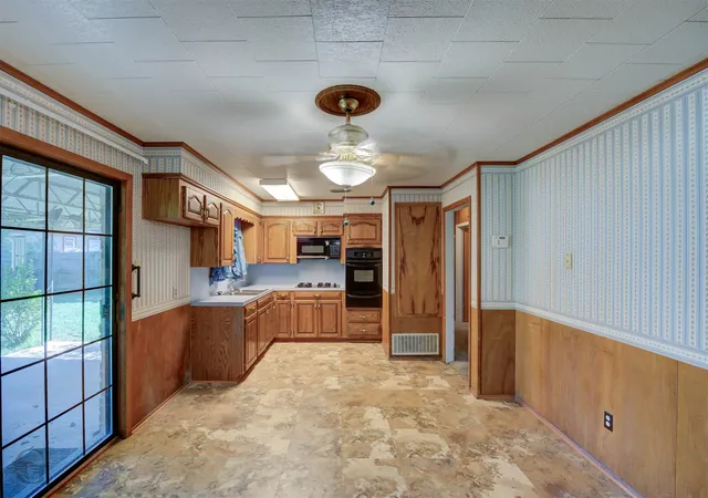 Photo 3 of Single family home for sale at 3510 Valley View Dr, Shreveport, LA 71108 | MLS# 21382319 | Listing updated on 2026-09-11