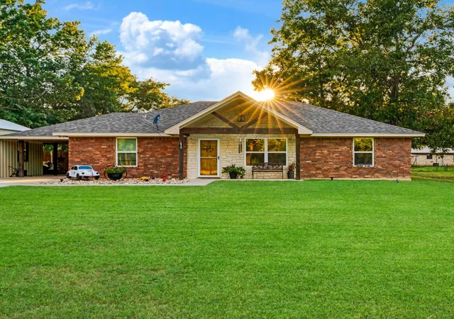 Photo 1 of Single family home for sale at 650 Fendley, Blossom, TX 75416 | MLS# 21380944 | Listing updated on 2026-09-11