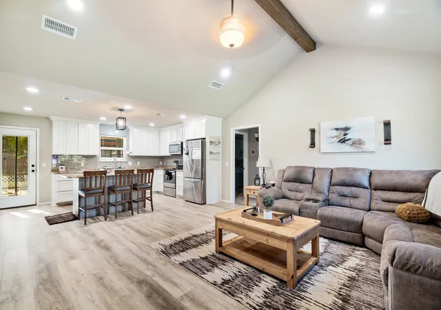 Photo 3 of Single family home for sale at 650 Fendley, Blossom, TX 75416 | MLS# 21380944 | Listing updated on 2026-09-11