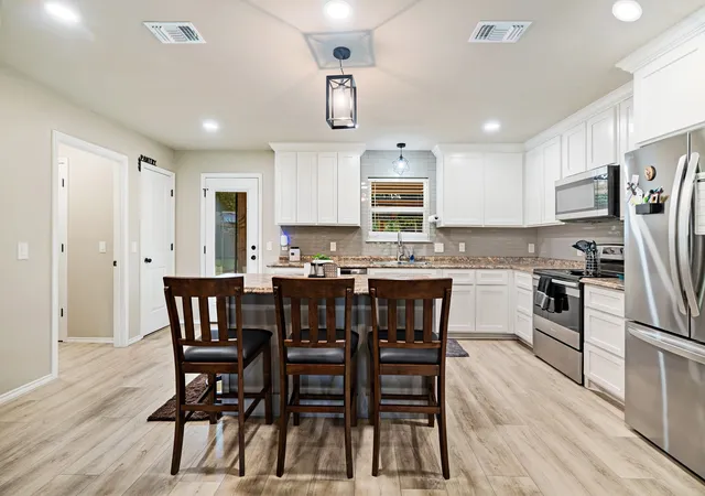 Photo 4 of Single family home for sale at 650 Fendley, Blossom, TX 75416 | MLS# 21380944 | Listing updated on 2026-09-11