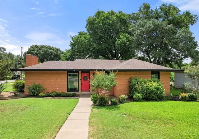 Photo 1 of Single family home for sale at 4001 Trl Lake Dr, Fort Worth, TX 76109 | MLS# 21381781 | Listing updated on 2026-09-11