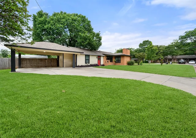Photo 2 of Single family home for sale at 4001 Trl Lake Dr, Fort Worth, TX 76109 | MLS# 21381781 | Listing updated on 2026-09-11