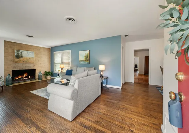 Photo 4 of Single family home for sale at 4001 Trl Lake Dr, Fort Worth, TX 76109 | MLS# 21381781 | Listing updated on 2026-09-11