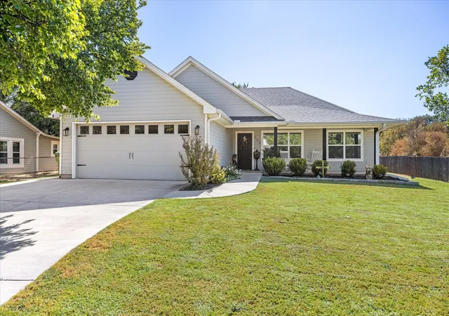 Photo 1 of Single family home for sale at 203 Paluxy St, Glen Rose, TX 76043 | MLS# 21382494 | Listing updated on 2026-09-11