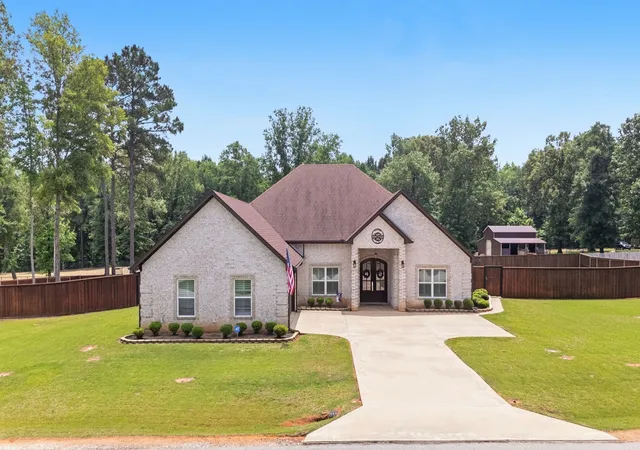 Photo 1 of Single family home for sale at 20926 Patriot Cir, Tyler, TX 75703 | MLS# 21382971 | Listing updated on 2026-09-25
