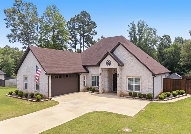 Photo 2 of Single family home for sale at 20926 Patriot Cir, Tyler, TX 75703 | MLS# 21382971 | Listing updated on 2026-09-25