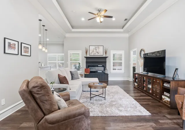 Photo 3 of Single family home for sale at 20926 Patriot Cir, Tyler, TX 75703 | MLS# 21382971 | Listing updated on 2026-09-25