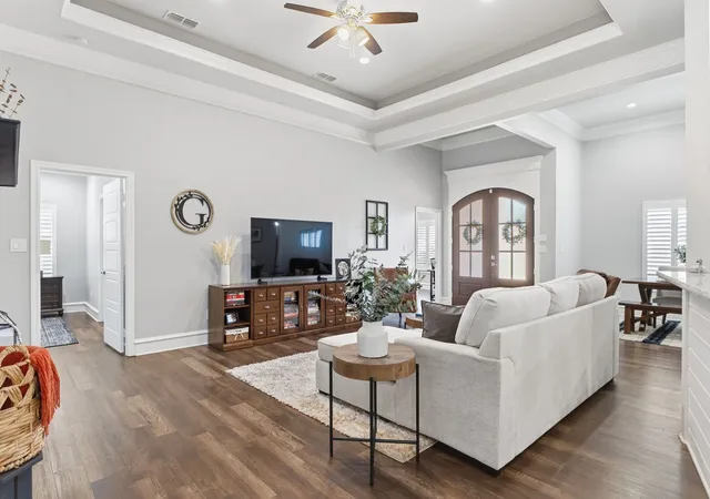 Photo 3 of Single family home for sale at 20926 Patriot Cir, Tyler, TX 75703 | MLS# 21382971 | Listing updated on 2026-09-25