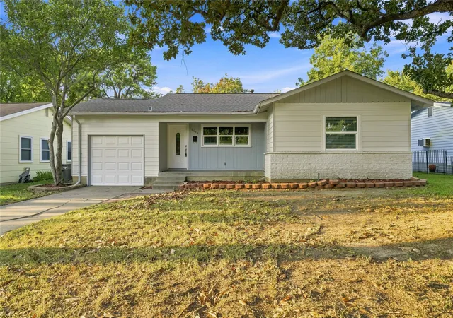 Single family home for sale at 6044 Walnut Dr, Fort Worth, TX 76114 | MLS# 21382974