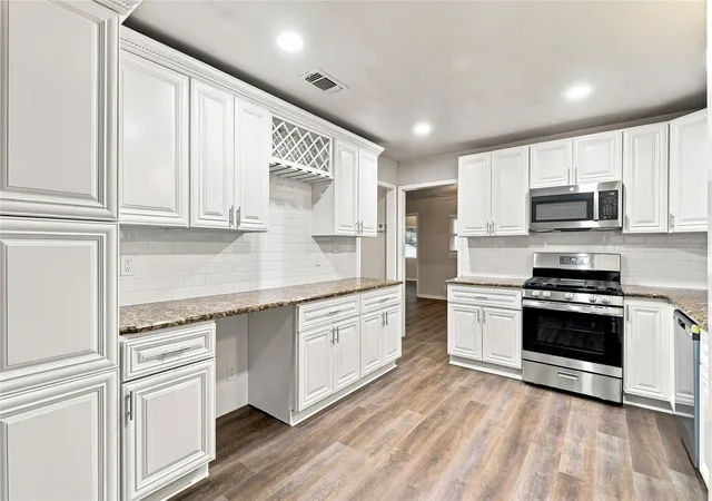Photo 3 of Single family home for sale at 6044 Walnut Dr, Fort Worth, TX 76114 | MLS# 21382974 | Listing updated on 2026-09-11
