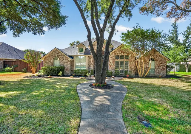 Photo 3 of Single family home for sale at 106 Hummingbird Ln, Ovilla, TX 75154 | MLS# 21381595 | Listing updated on 2026-09-13