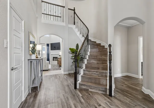 Photo 2 of Single family home for sale at 105 Bluewood Dr, Red Oak, TX 75154 | MLS# 21380321 | Listing updated on 2026-09-11