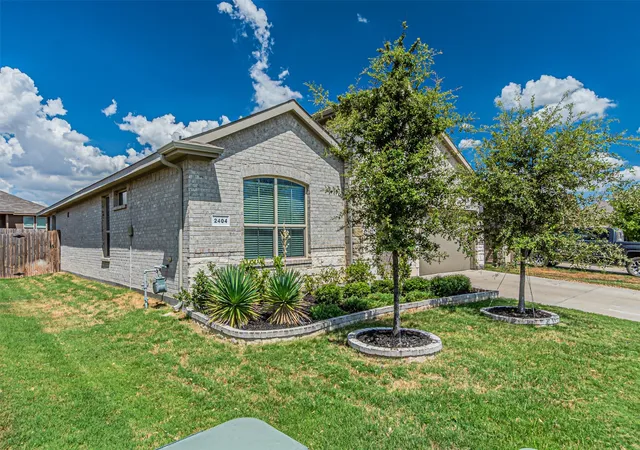 Photo 3 of Single family home for sale at 2404 O' Connor Ranch Dr, Weatherford, TX 76087 | MLS# 21382571 | Listing updated on 2026-09-11