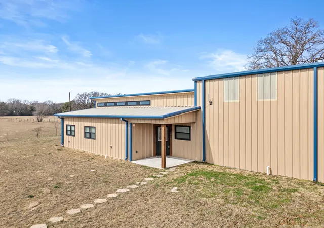 Photo 1 of Single family home for sale at 2800 Cr 2330, Mineola, TX 75773 | MLS# 21383005 | Listing updated on 2026-09-25