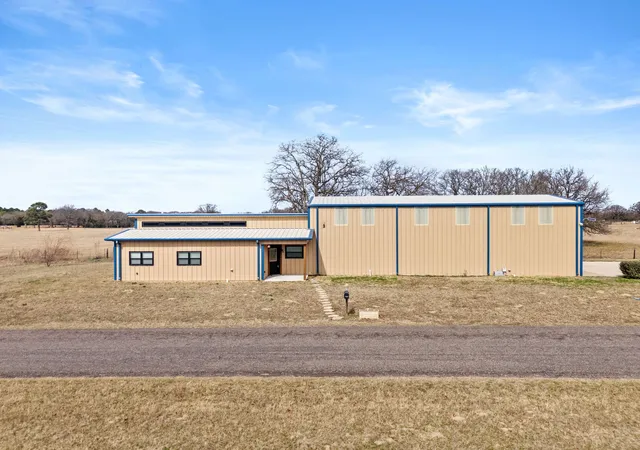 Photo 2 of Single family home for sale at 2800 Cr 2330, Mineola, TX 75773 | MLS# 21383005 | Listing updated on 2026-09-25