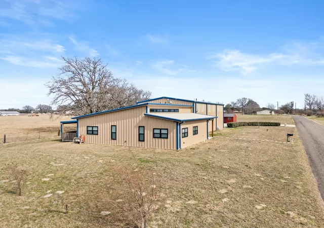 Photo 3 of Single family home for sale at 2800 Cr 2330, Mineola, TX 75773 | MLS# 21383005 | Listing updated on 2026-09-25
