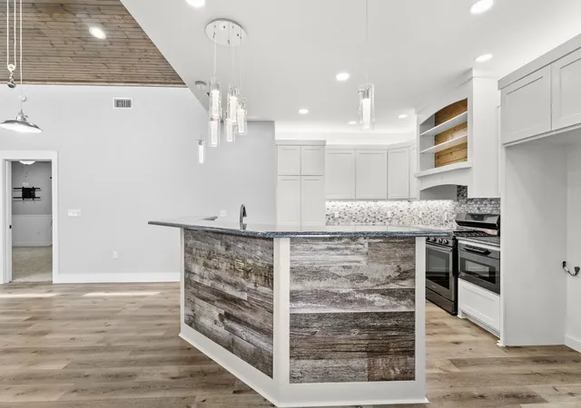 Photo 3 of Single family home for sale at 2800 Cr 2330, Mineola, TX 75773 | MLS# 21383005 | Listing updated on 2026-09-25
