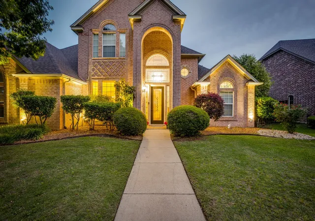 Photo 1 of Single family home for sale at 912 Thomas Xing Dr, Burleson, TX 76028 | MLS# 21382800 | Listing updated on 2026-09-11