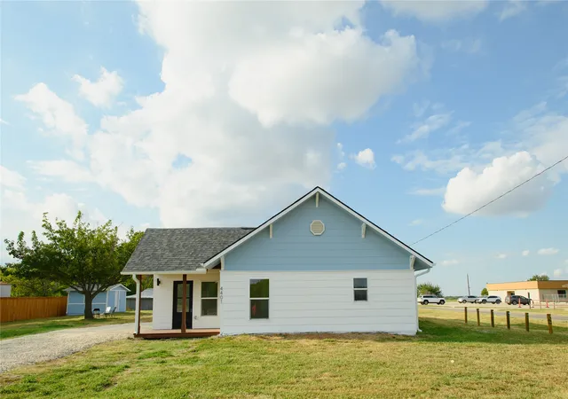 Photo 3 of Single family home for sale at 4401 Elementary Dr, Whitesboro, TX 76268 | MLS# 21383016 | Listing updated on 2026-10-04