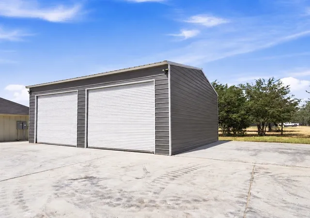 Photo 3 of Single family home for sale at 8001 County Rd 109, Alvarado, TX 76009 | MLS# 21382676 | Listing updated on 2026-10-03