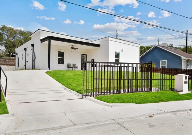 Photo 1 of Single family home for sale at 5405 N Arcadia Dr, Dallas, TX 75211 | MLS# 21382717 | Listing updated on 2026-09-20