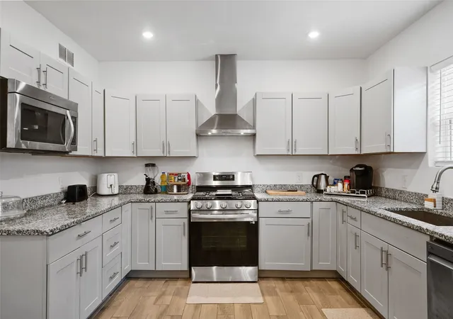 Photo 3 of Single family home for sale at 5405 N Arcadia Dr, Dallas, TX 75211 | MLS# 21382717 | Listing updated on 2026-09-20
