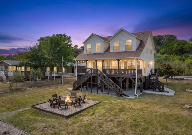 Photo 3 of Single family home for sale at 5901 Parkside Ct, Granbury, TX 76048 | MLS# 21382075 | Listing updated on 2026-09-11