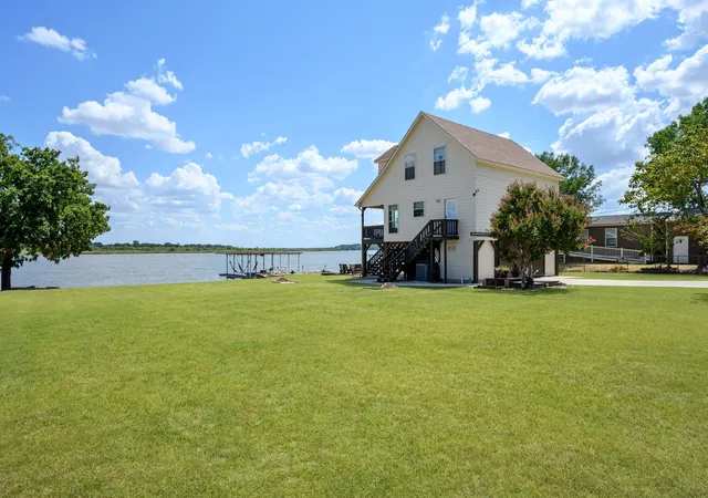 Photo 4 of Single family home for sale at 5901 Parkside Ct, Granbury, TX 76048 | MLS# 21382075 | Listing updated on 2026-09-11