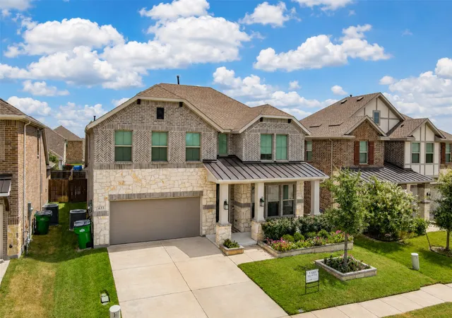 Photo 2 of Single family home for sale at 633 Taylor Dr, Rockwall, TX 75087 | MLS# 21383047 | Listing updated on 2026-09-11