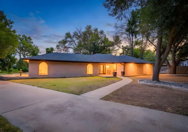 Photo 1 of Single family home for sale at 104 Sunset Pl, Joshua, TX 76058 | MLS# 21382667 | Listing updated on 2026-09-11