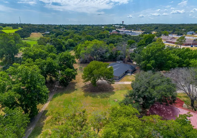 Photo 3 of Single family home for sale at 104 Sunset Pl, Joshua, TX 76058 | MLS# 21382667 | Listing updated on 2026-09-11