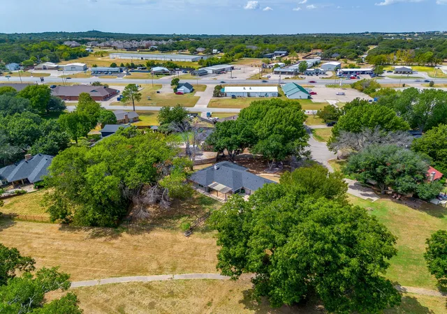 Photo 3 of Single family home for sale at 104 Sunset Pl, Joshua, TX 76058 | MLS# 21382667 | Listing updated on 2026-09-11