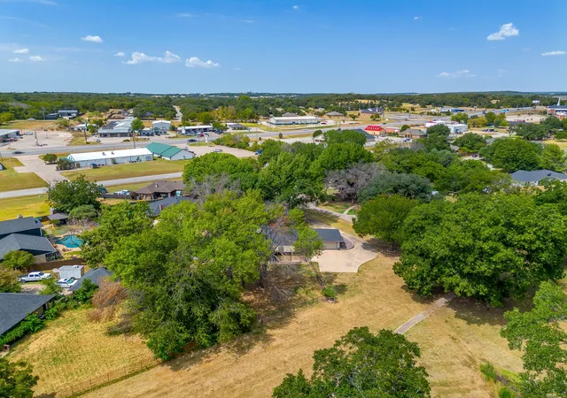 Photo 4 of Single family home for sale at 104 Sunset Pl, Joshua, TX 76058 | MLS# 21382667 | Listing updated on 2026-09-11
