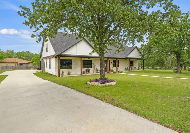 Photo 1 of Single family home for sale at 5509 County Rd 1022, Joshua, TX 76058 | MLS# 21383064 | Listing updated on 2026-09-11