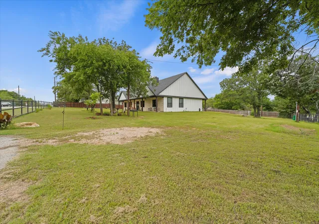 Photo 2 of Single family home for sale at 5509 County Rd 1022, Joshua, TX 76058 | MLS# 21383064 | Listing updated on 2026-09-11