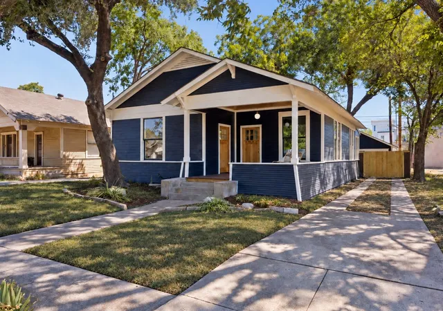Photo 1 of Single family home for sale at 418 S Willomet Ave, Dallas, TX 75208 | MLS# 21383017 | Listing updated on 2026-10-04