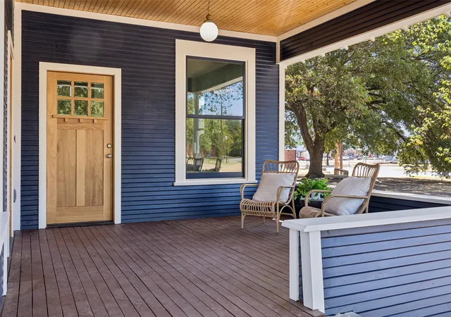 Photo 3 of Single family home for sale at 418 S Willomet Ave, Dallas, TX 75208 | MLS# 21383017 | Listing updated on 2026-10-04