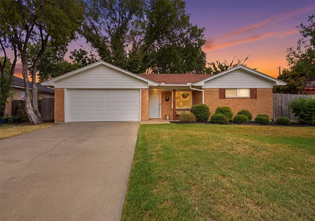 Photo 1 of Sale Pending at 433 La Salle Dr, Richardson, TX 75081 | MLS# 21377323 | Listing updated on 2026-09-28