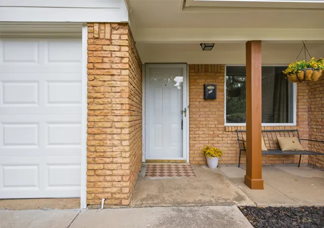 Photo 3 of Sale Pending at 433 La Salle Dr, Richardson, TX 75081 | MLS# 21377323 | Listing updated on 2026-09-28