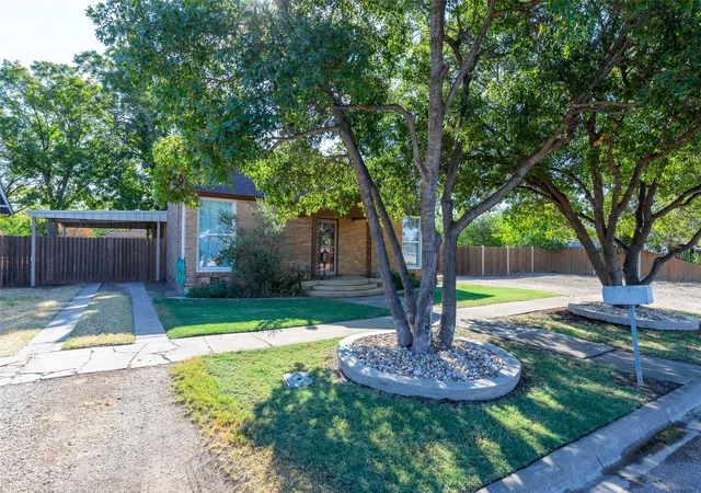 Photo 3 of Single family home for sale at 527 S & 529 Vassar St, Stamford, TX 79553 | MLS# 21374129 | Listing updated on 2026-10-05