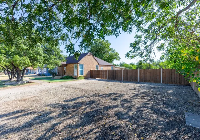 Photo 3 of Single family home for sale at 527 S & 529 Vassar St, Stamford, TX 79553 | MLS# 21374129 | Listing updated on 2026-10-05
